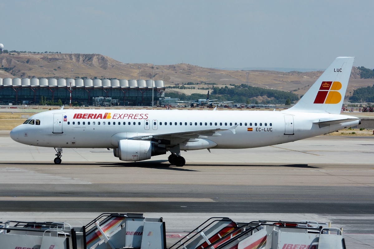 EC-LUC · Airbus A320-214 · (MAD / LEMD)