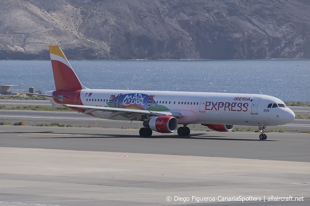 EC-JDM (2357) 2004 Airbus A321-213