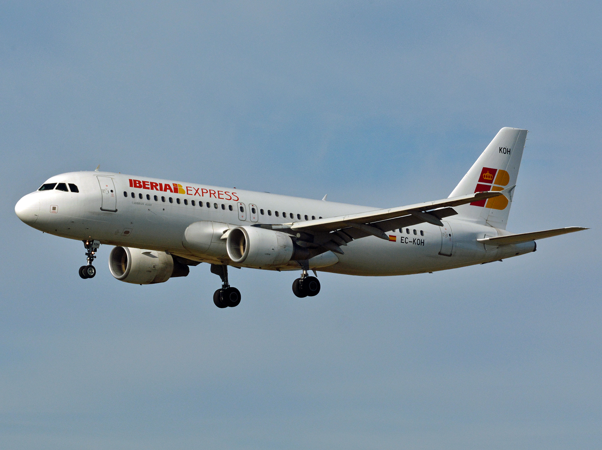 EC-KOH · Airbus A320-214 · (CPH / EKCH)