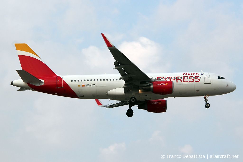 EC-LYE · Airbus A320-216(WL) · (MLA / LMML)