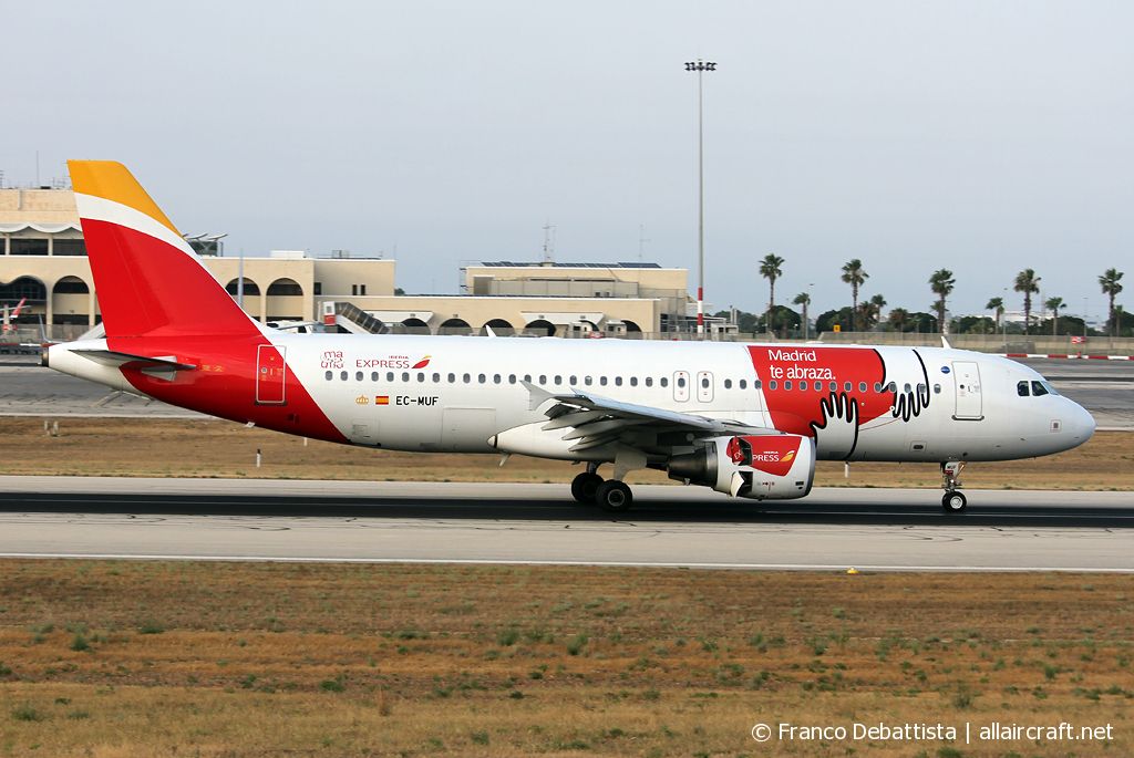 EC-MUF · Airbus A320-214 · (MLA / LMML)