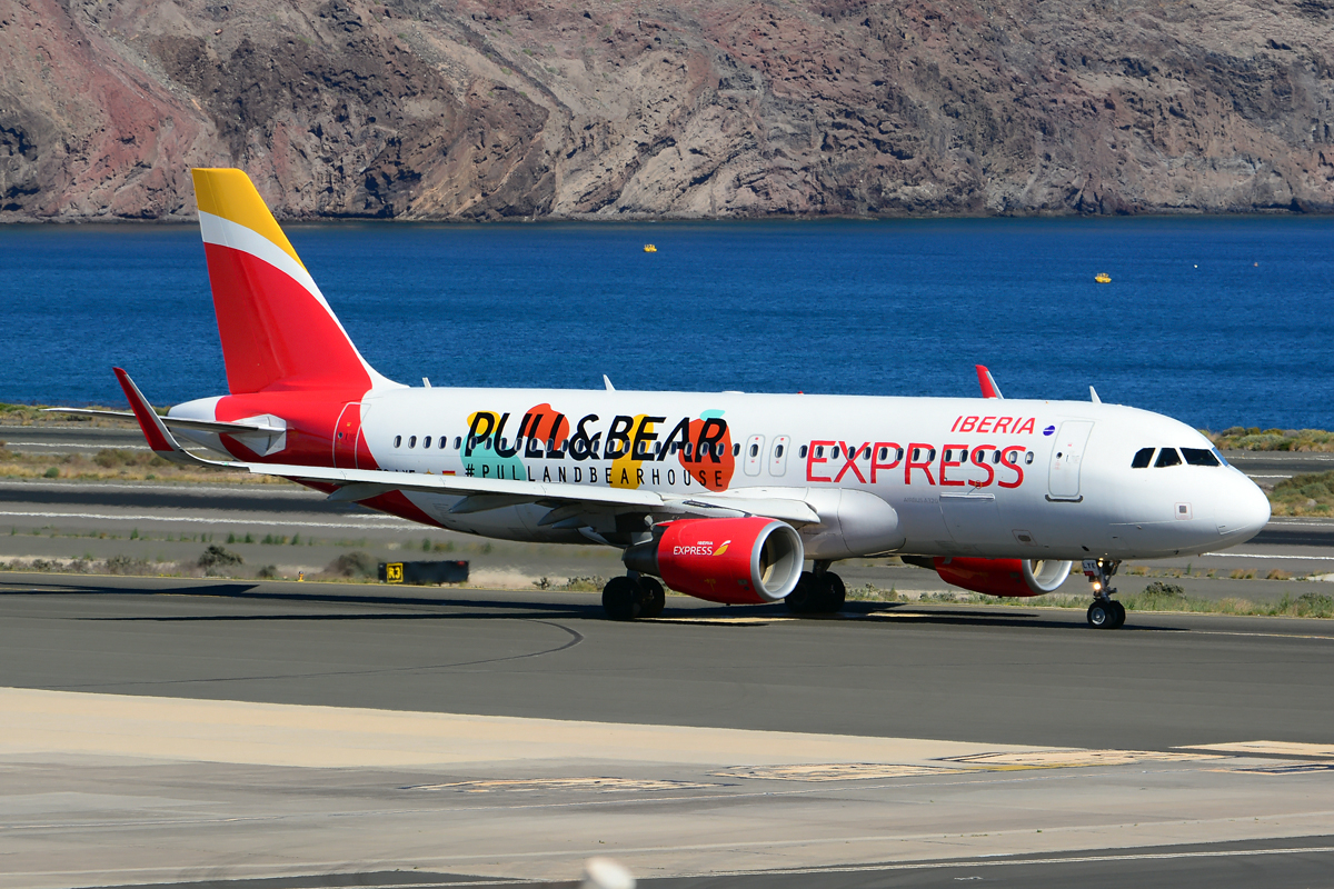 EC-LYE (5729) 2013 Airbus A320-216(WL)