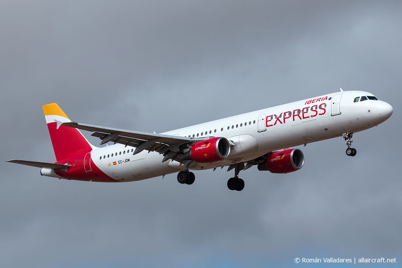 EC-JDM (2357) 2004 Airbus A321-213