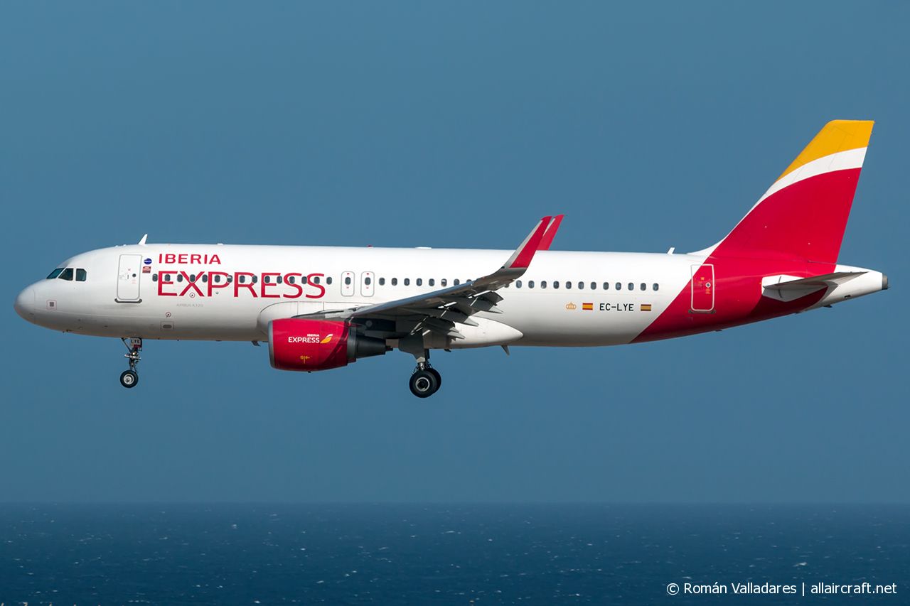 EC-LYE (5729) 2013 Airbus A320-216(WL)