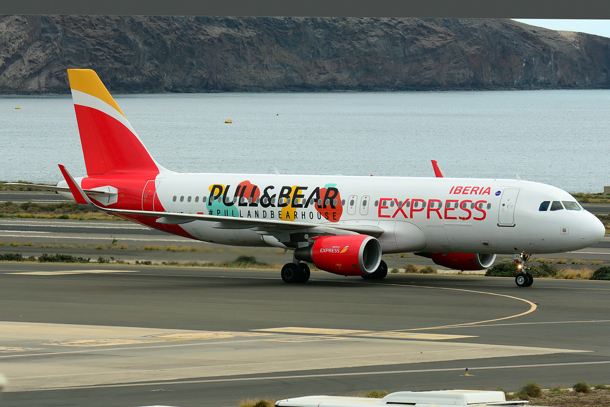 EC-LYE (5729) 2013 Airbus A320-216(WL)