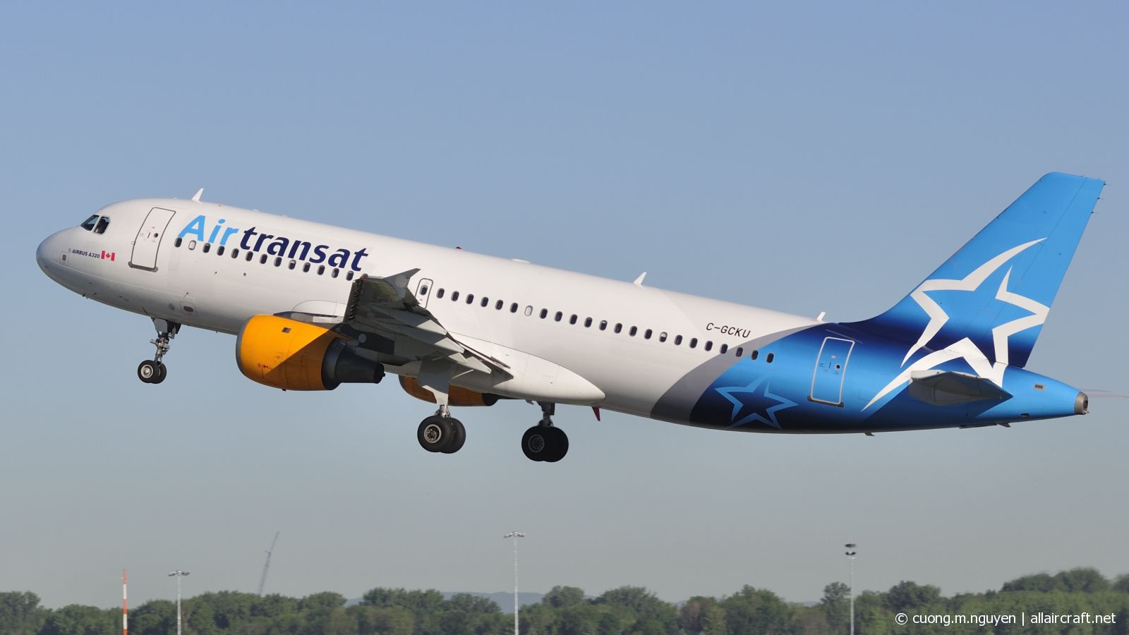C-GCKU · Airbus A320-212 · (YUL / CYUL)