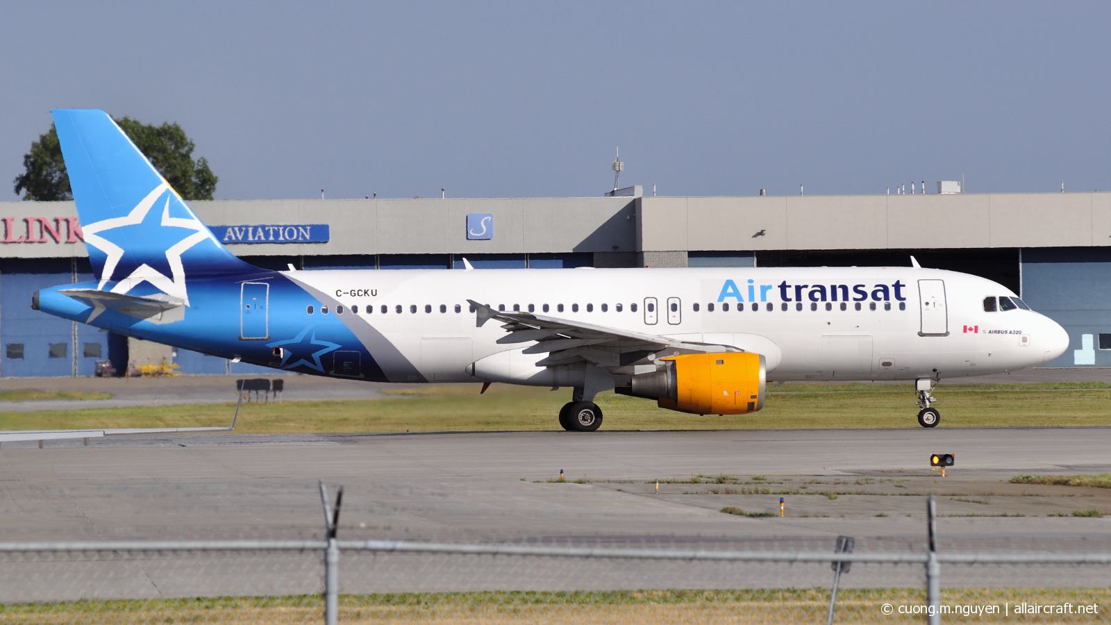 C-GCKU · Airbus A320-212 · (YUL / CYUL)