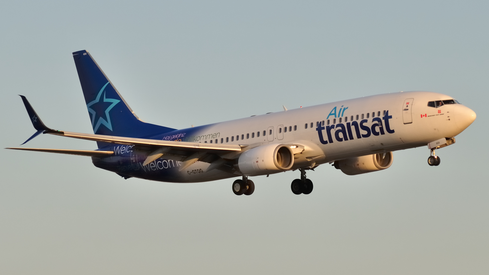 C-GTQG · Boeing 737-8Q8 · (YUL / CYUL)