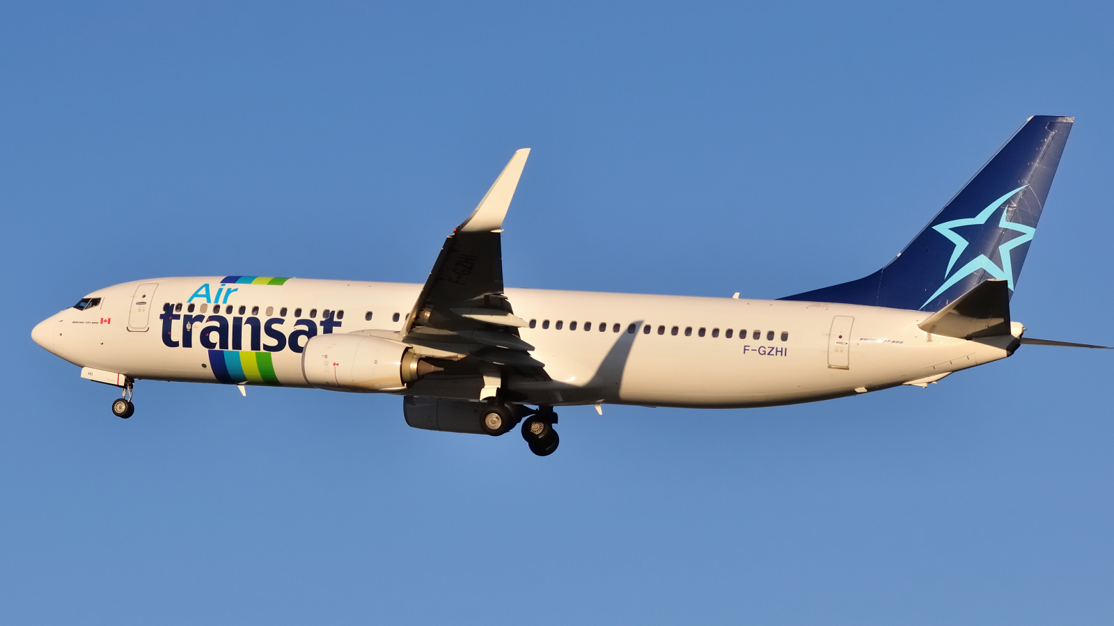 F-GZHI · Boeing 737-86J · (YUL / CYUL)