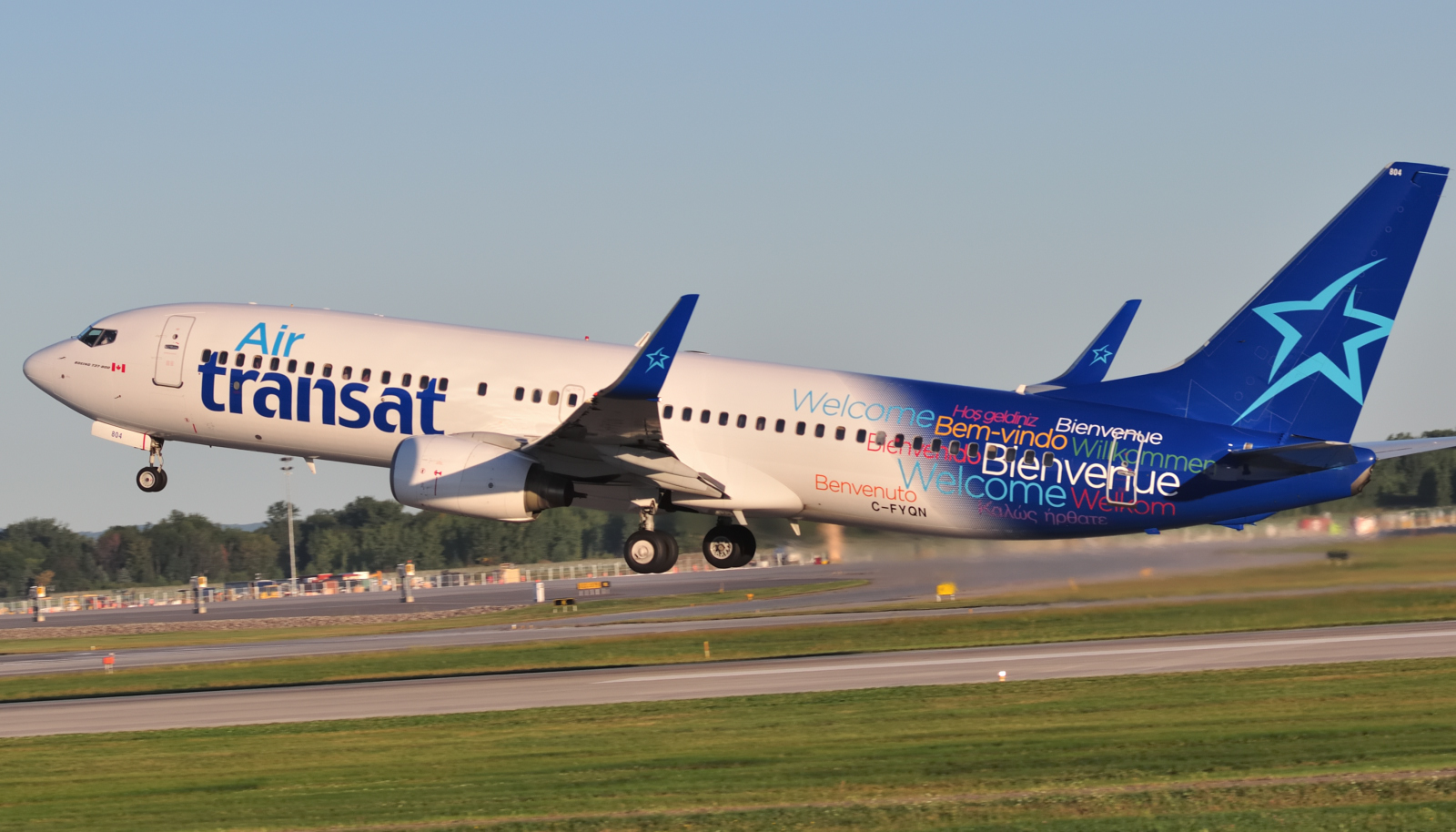 C-FYQN · Boeing 737-8AS(WL) · (YUL / CYUL)