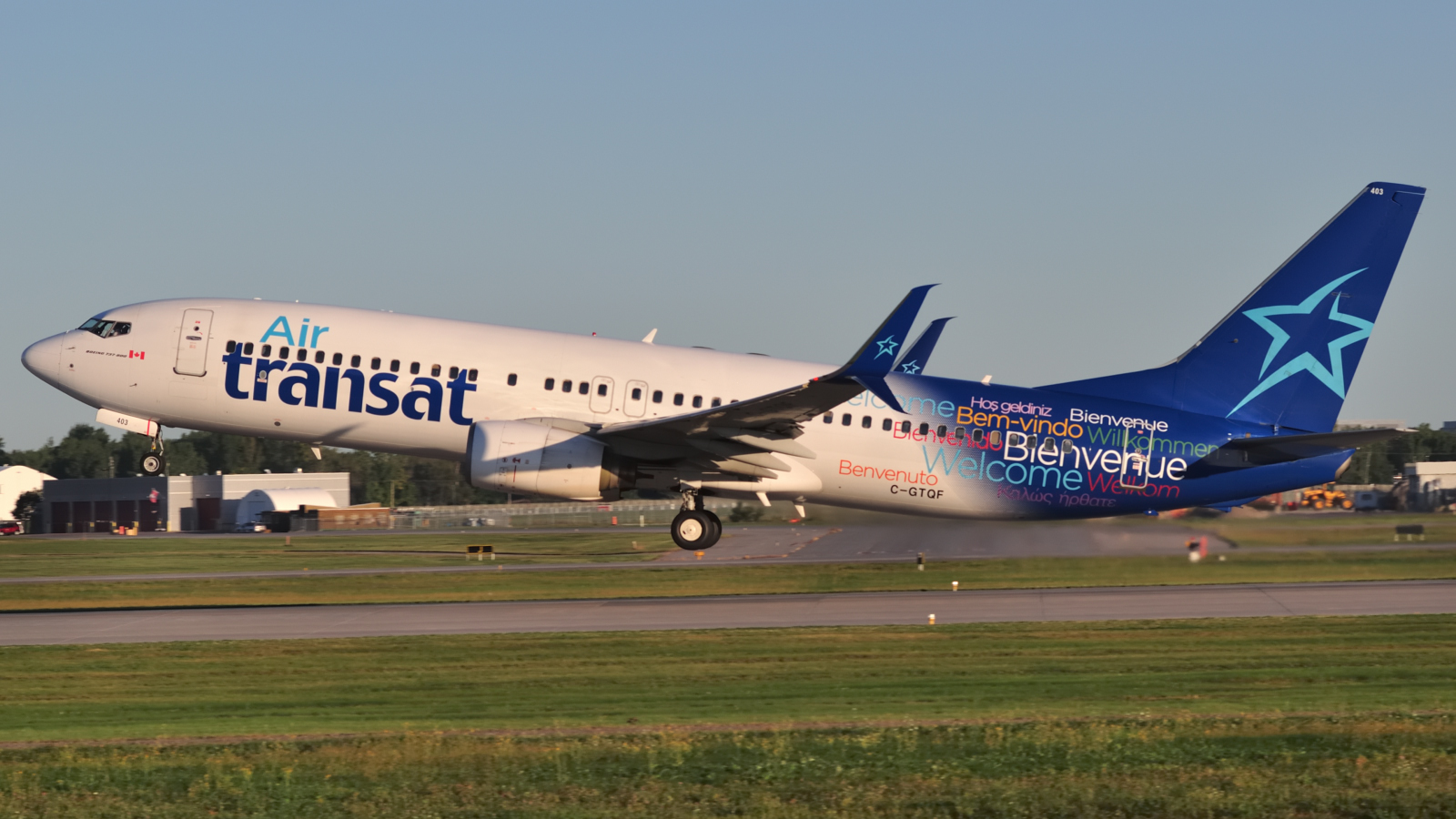 C-GTQF · Boeing 737-8Q8(WL) · (YUL / CYUL)