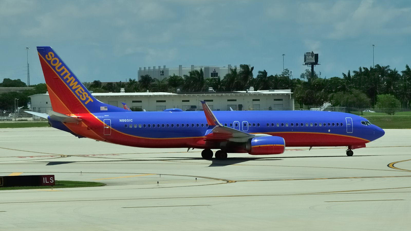 N8601C · Boeing 737-8H4 · (FLL / KFLL)