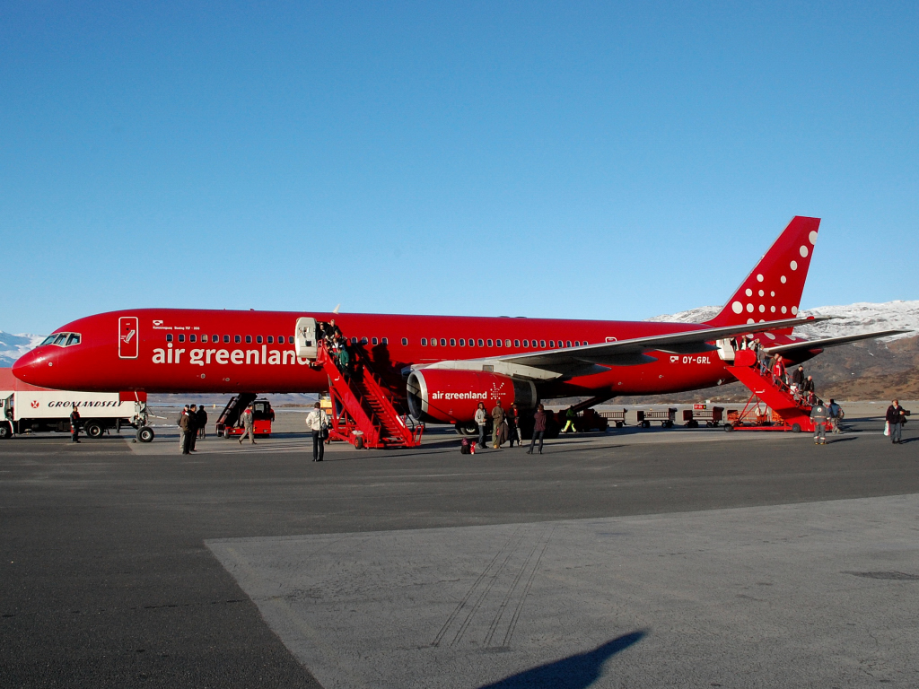 OY-GRL · Boeing 757-236 · (UAK / BGBW)