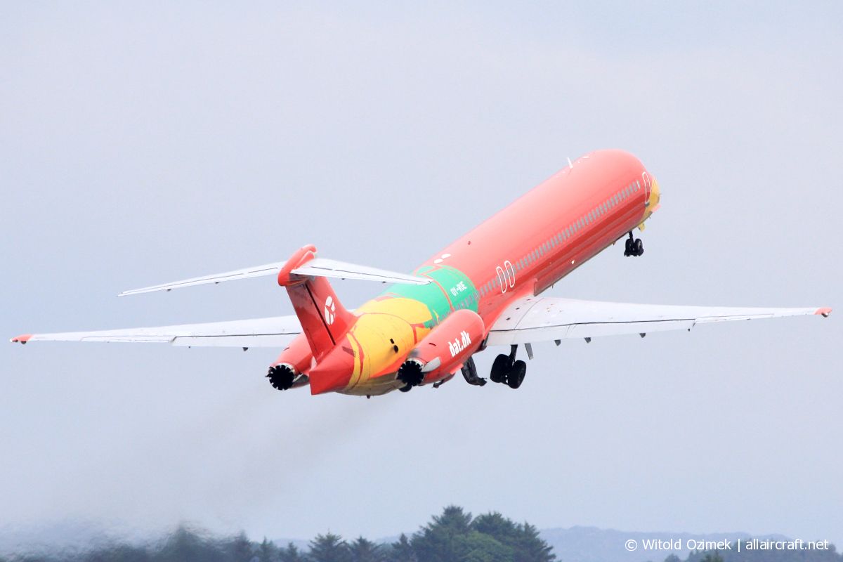 OY-RUE (49936) 1990 McDonnell Douglas MD-83