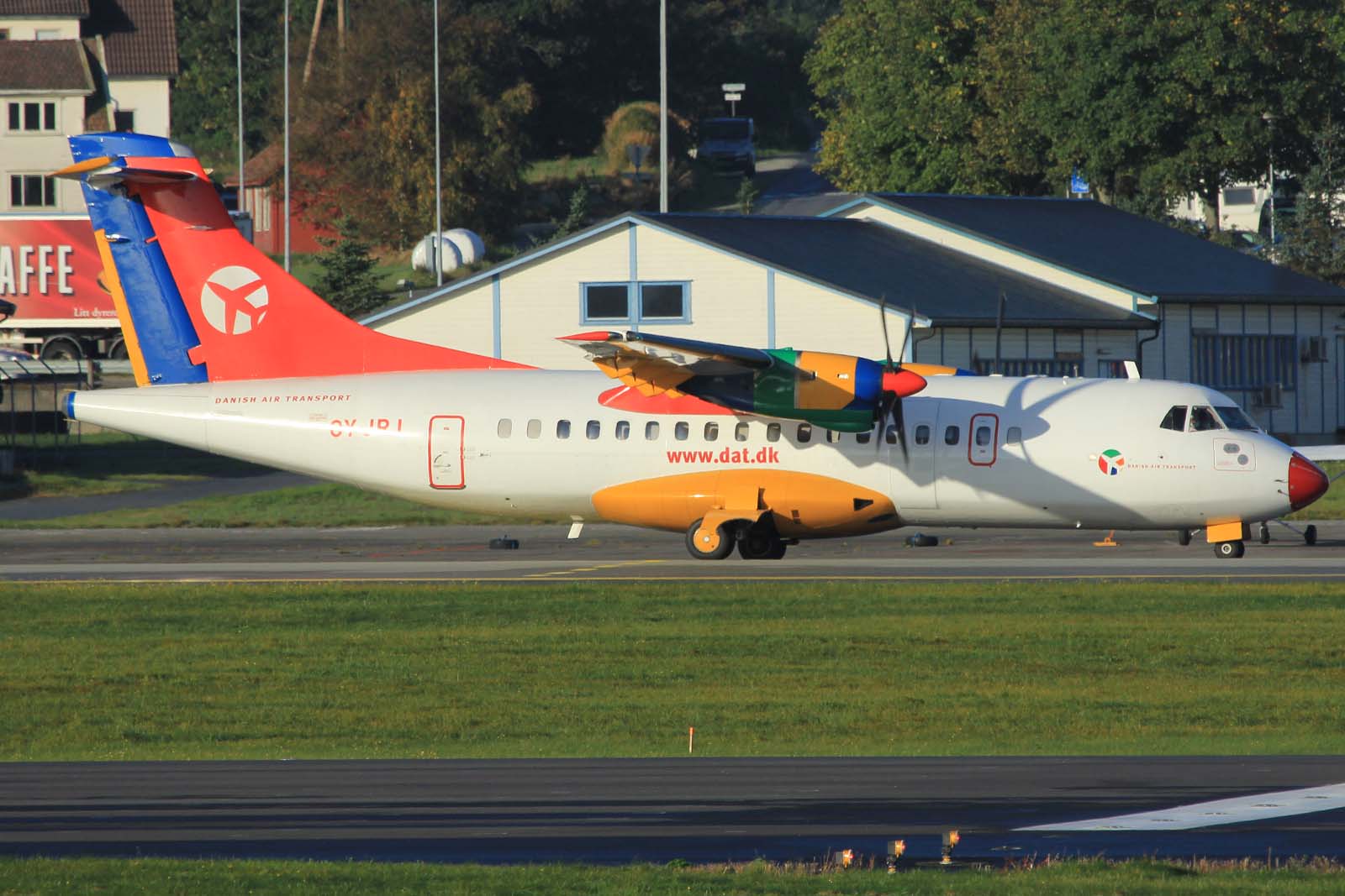 OY-JRJ · ATR-42-320 · (SVG / ENZV)