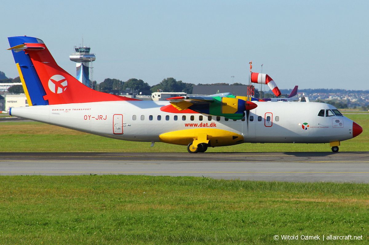 OY-JRJ · ATR-42-320 · (SVG / ENZV)
