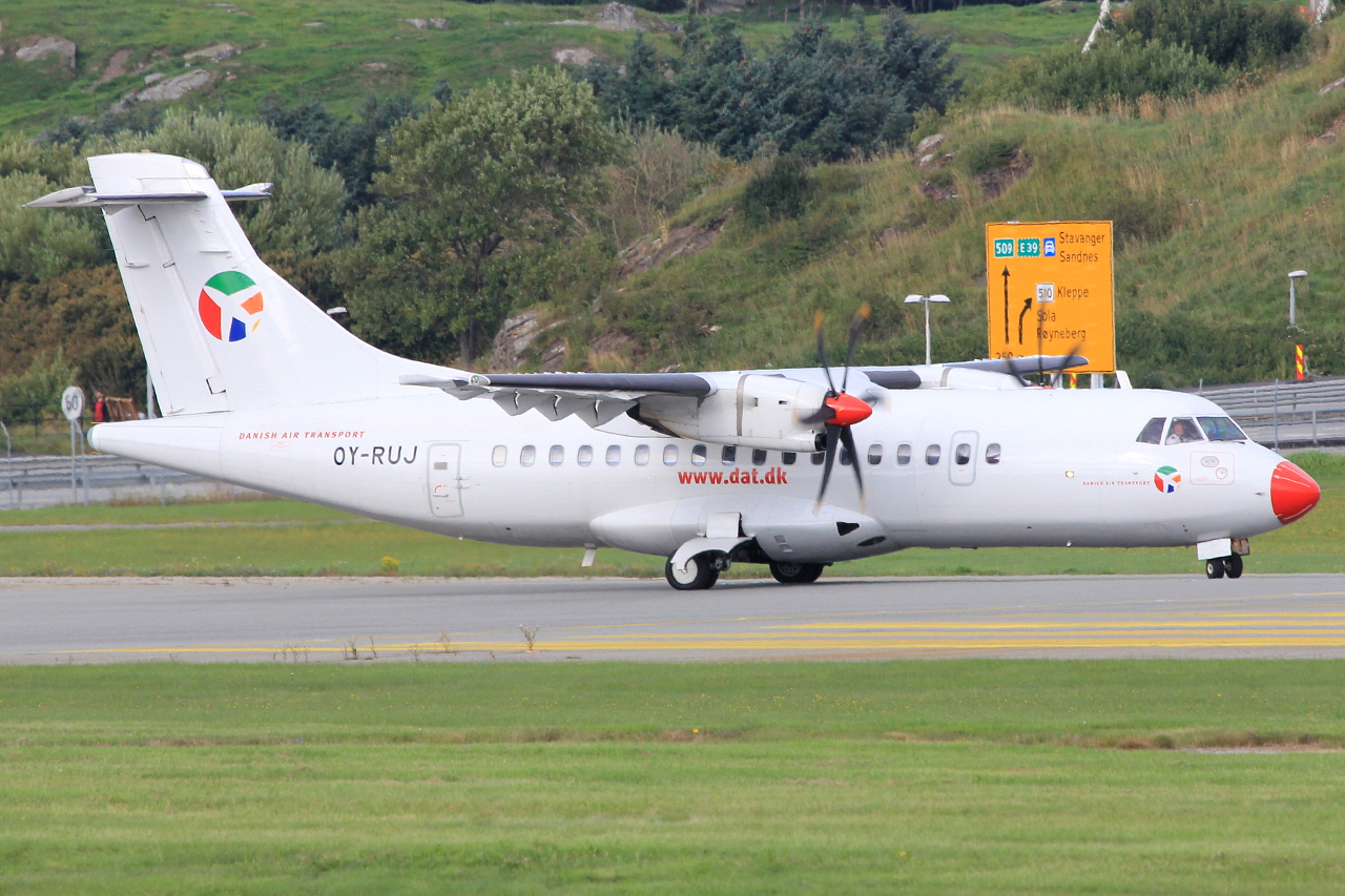 OY-RUJ · ATR-42-500 · (SVG / ENZV)