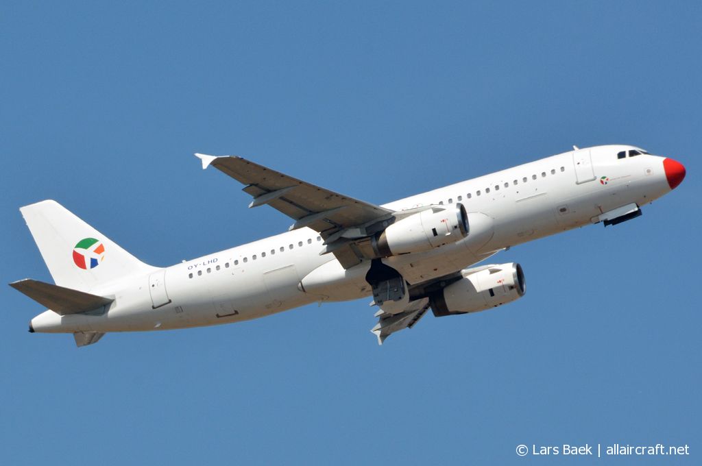 OY-LHD (113) 1990 Airbus A320-231