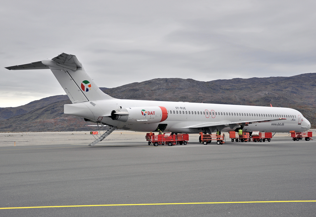 OY-RUE (cn 49936) McDonnell Douglas MD-83