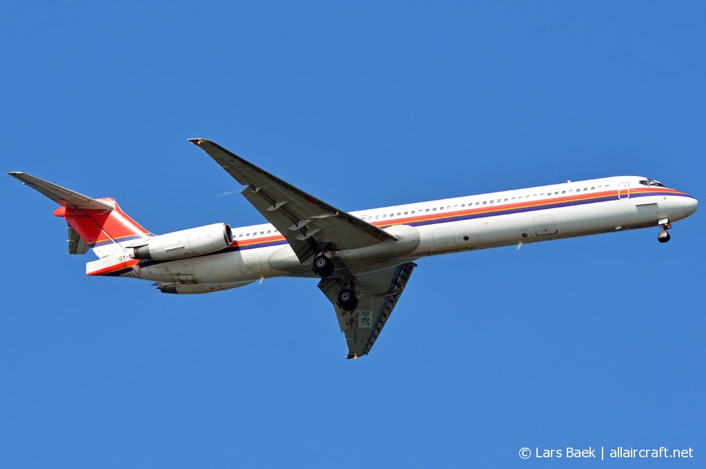OY-RUT (49902) 1991 McDonnell Douglas MD-82