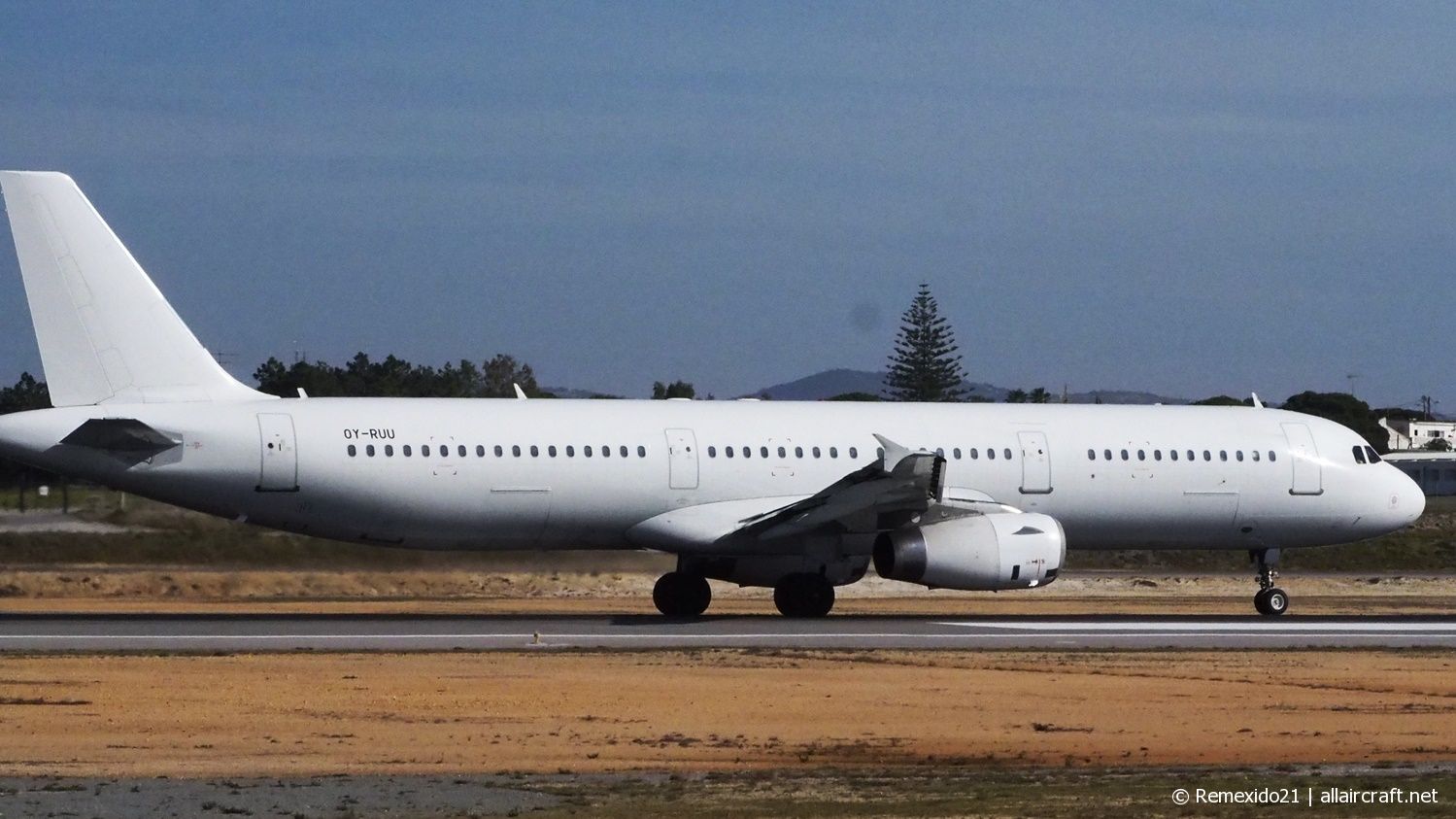 OY-RUU (878) 1998 Airbus A321-231