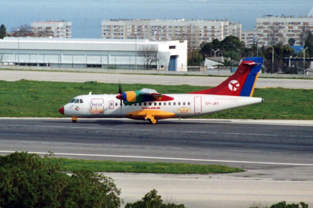 OY-JRY · ATR-42-320 · (LIS / LPPT)