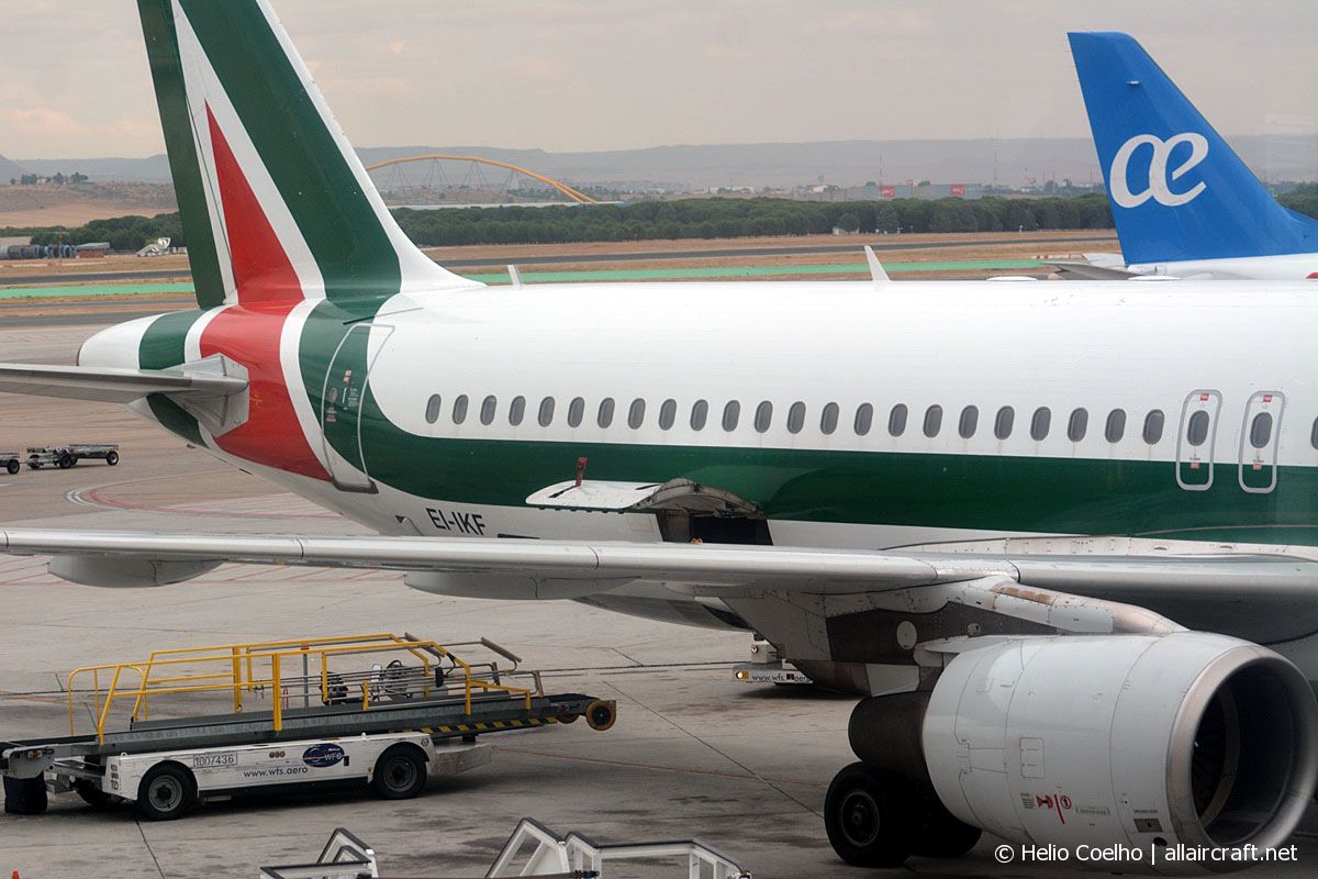 EI-IKF · Airbus A320-214 · (MAD / LEMD)