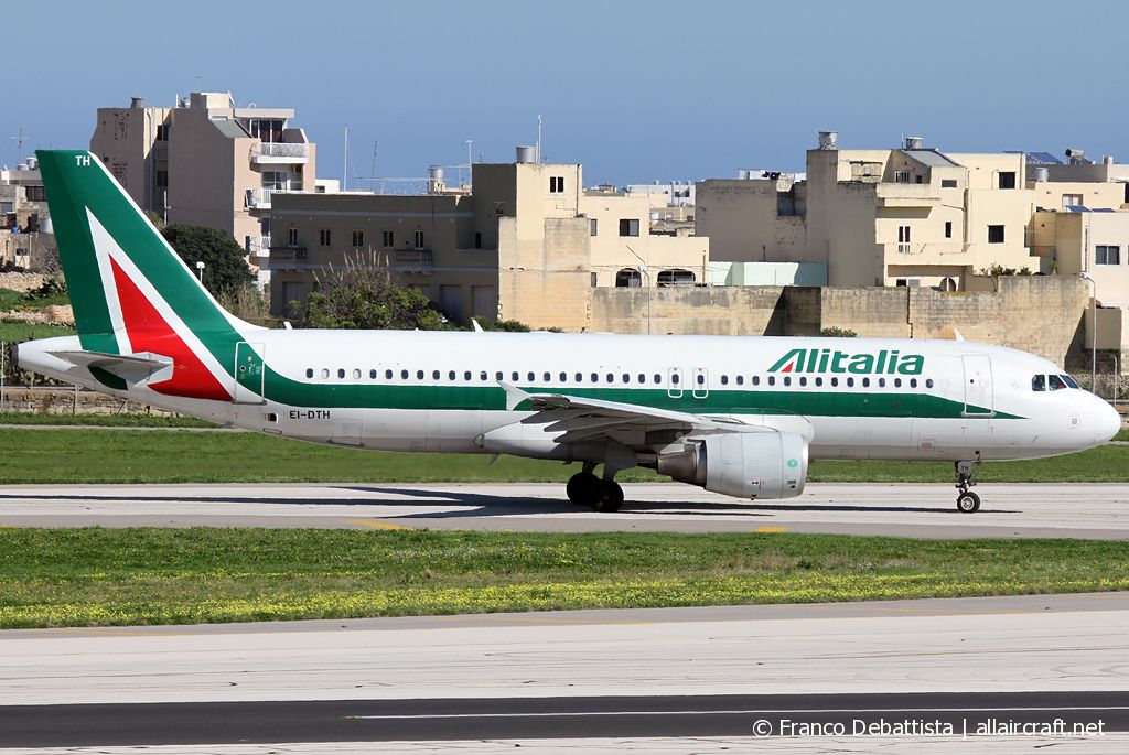 EI-DTH · Airbus A320-216 · (MLA / LMML)