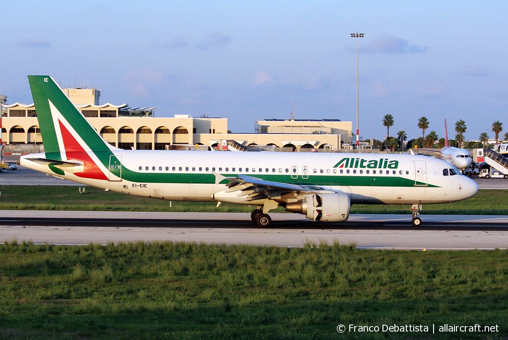 EI-EIE · Airbus A320-216 · (MLA / LMML)