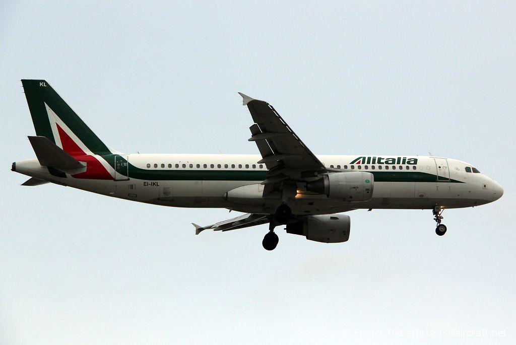 EI-IKL · Airbus A320-214 · (MLA / LMML)