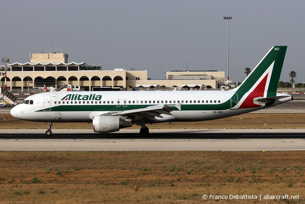EI-IKU · Airbus A320-214 · (MLA / LMML)