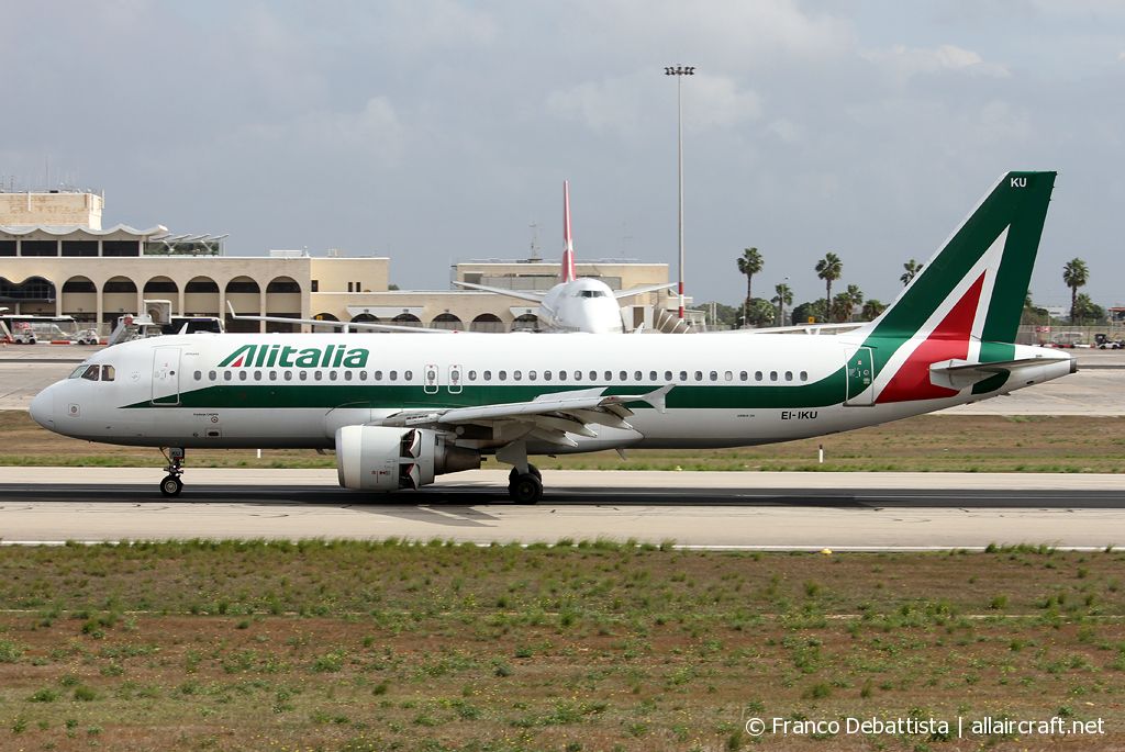 EI-IKU · Airbus A320-214 · (MLA / LMML)
