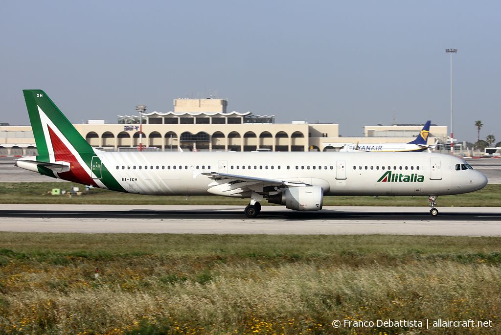 EI-IXH · Airbus A321-112 · (MLA / LMML)