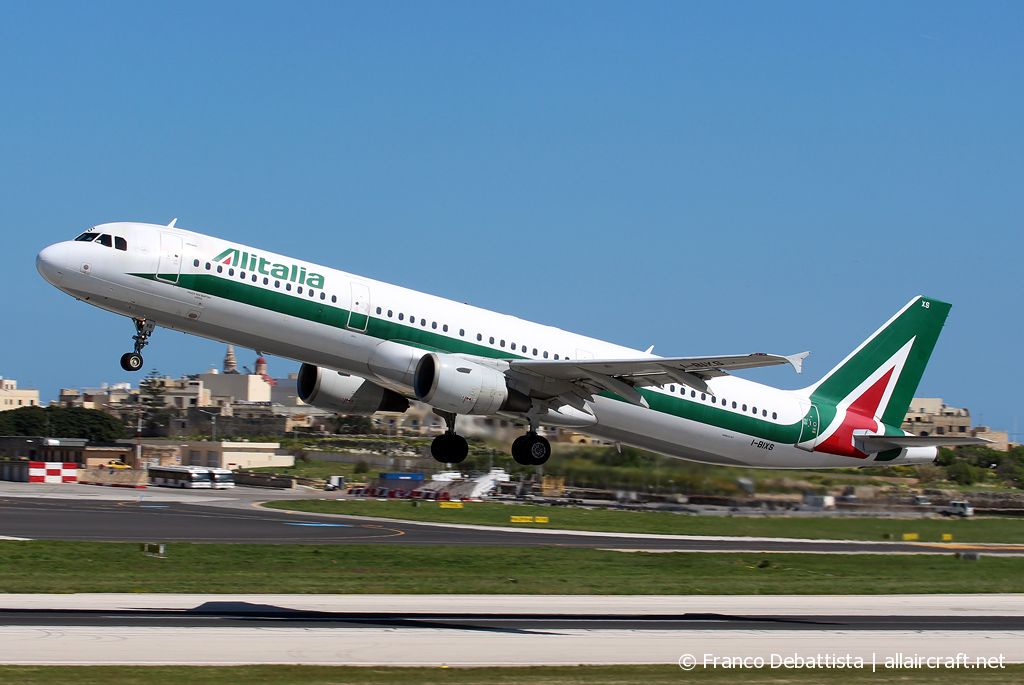 I-BIXS · Airbus A321-112 · (MLA / LMML)