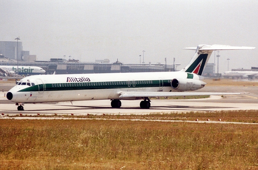 I-DAWI · McDonnell Douglas MD-82 · (LIS / LPPT)