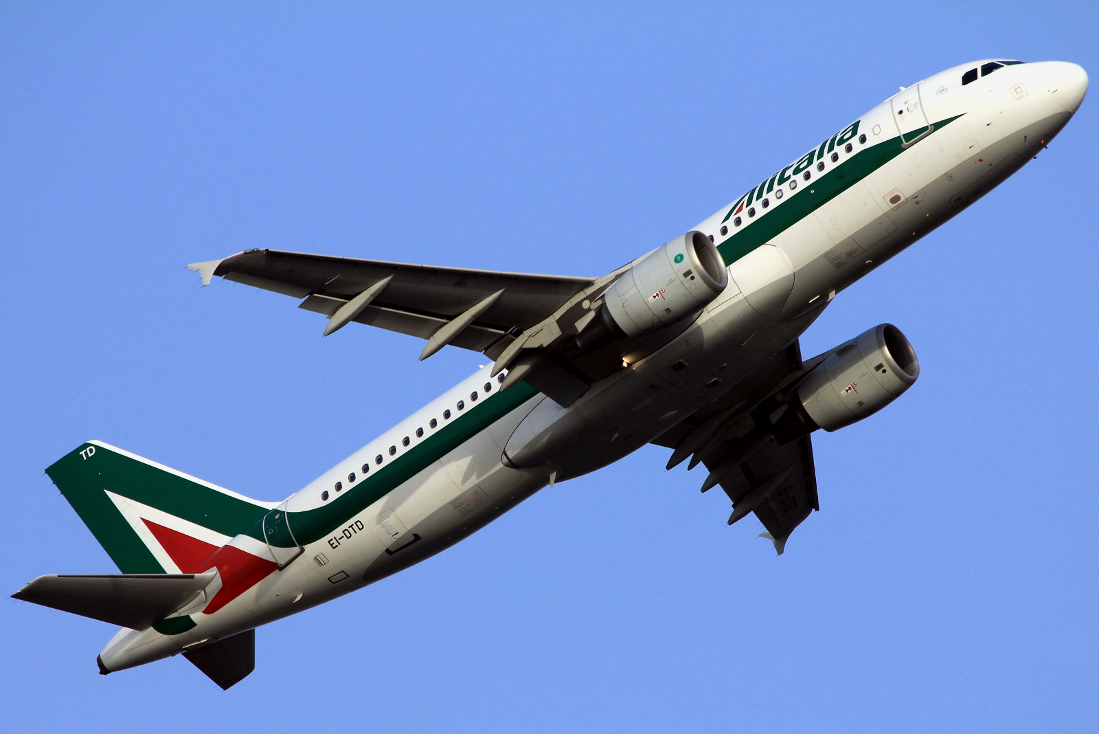 EI-DTD · Airbus A320-216 · (FCO / LIRF)