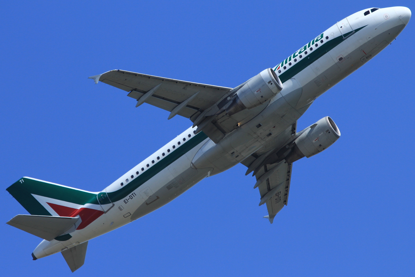 EI-DTI · Airbus A320-216 · (FCO / LIRF)