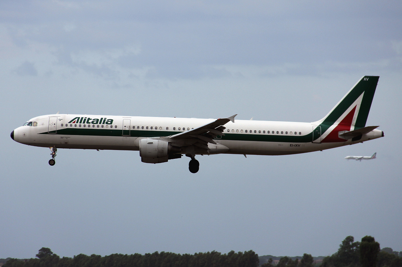 EI-IXV (819) 1998 Airbus A321-112