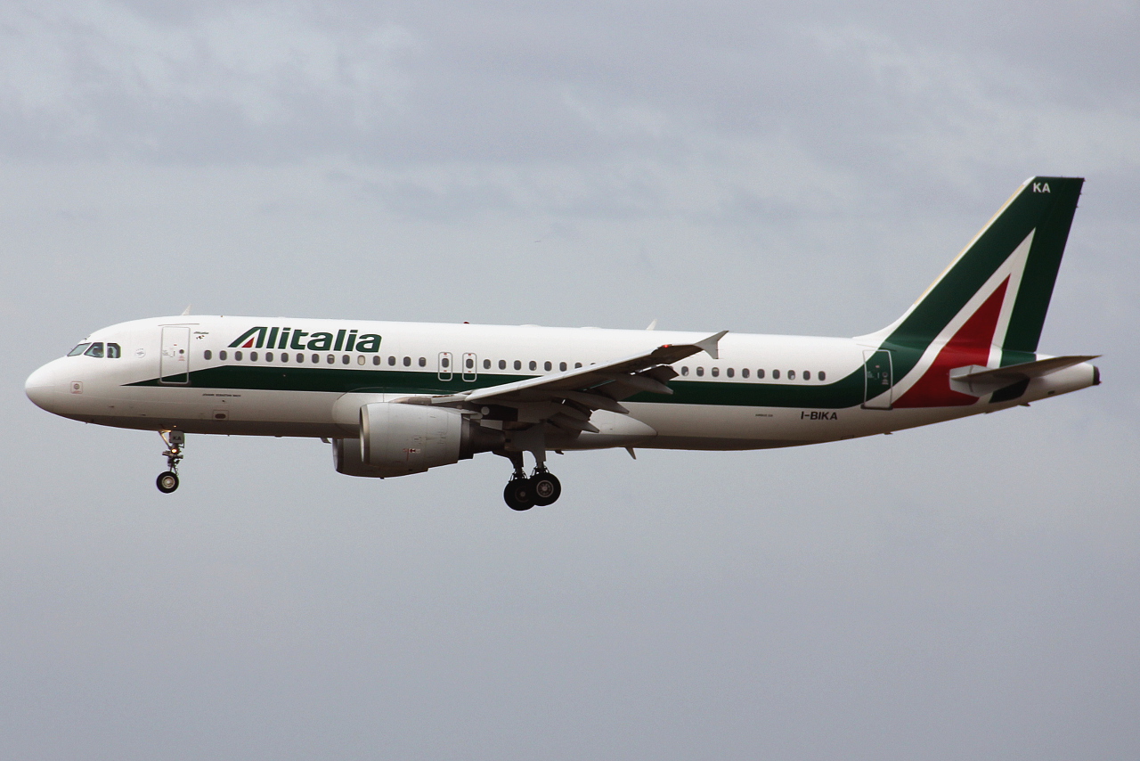 I-BIKA · Airbus A320-214 · (FCO / LIRF)