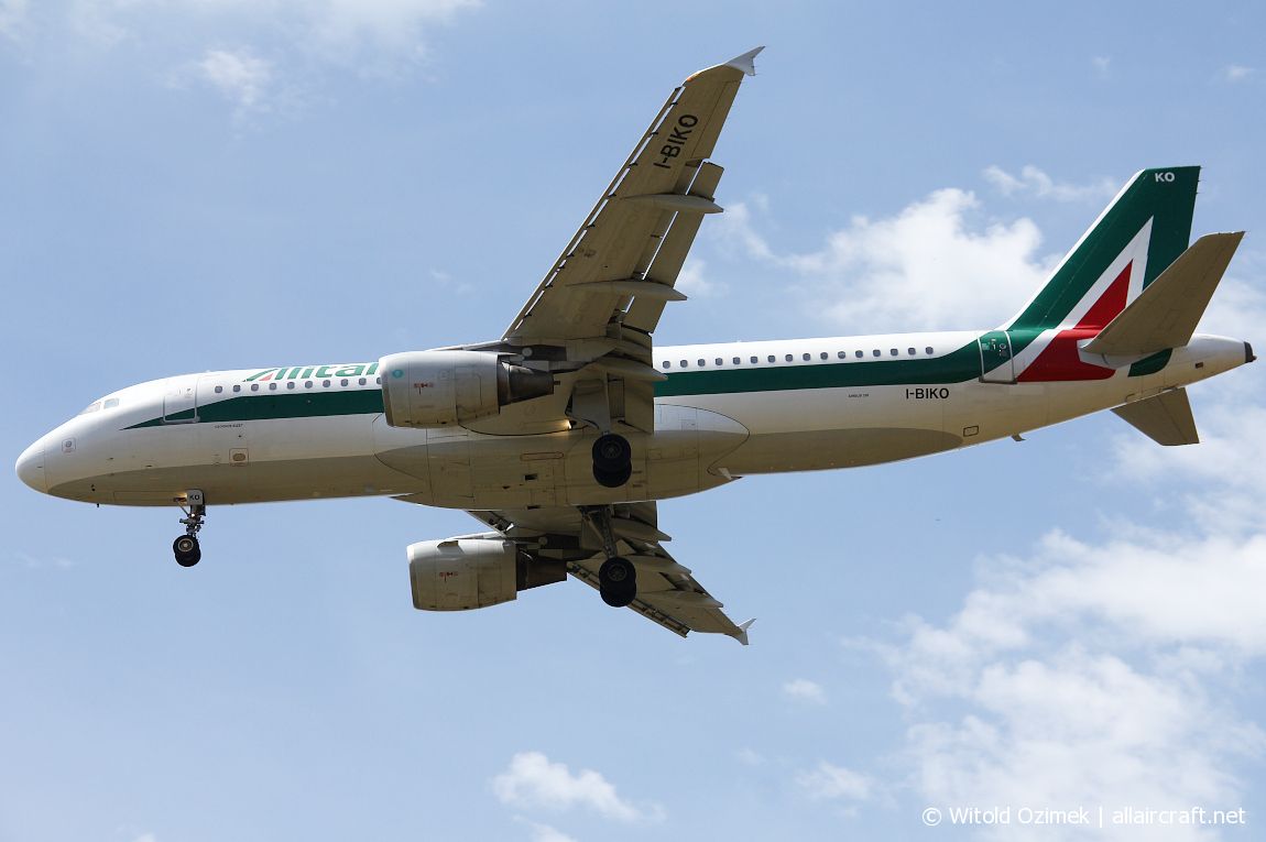 I-BIKO · Airbus A320-214 · (FCO / LIRF)
