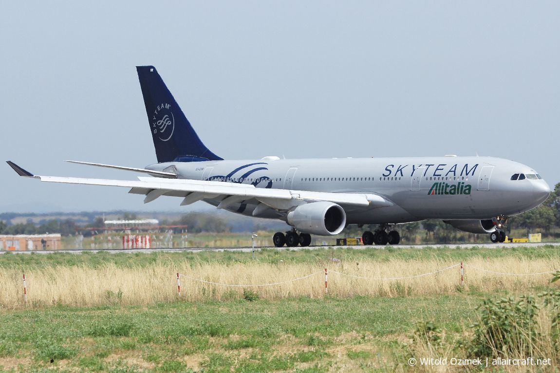 EI-DIR (272) 1999 Airbus A330-202