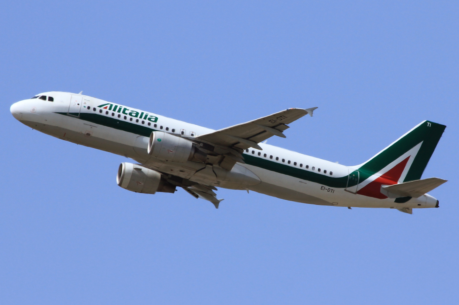 EI-DTI · Airbus A320-216 · (FCO / LIRF)