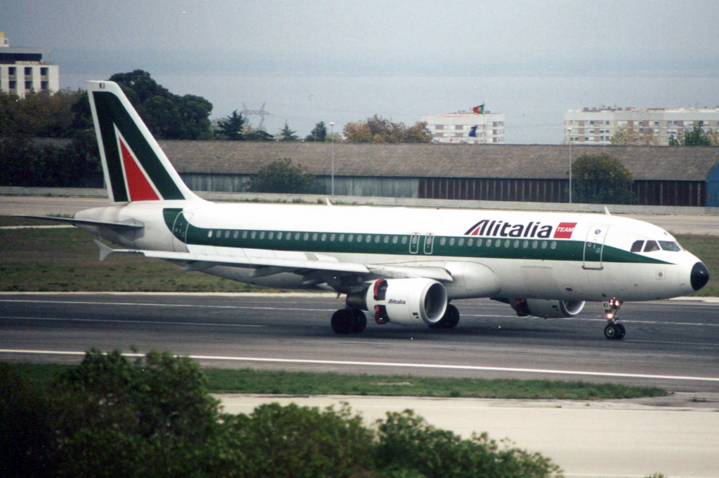 I-BIKI · Airbus A320-214 · (LIS / LPPT)