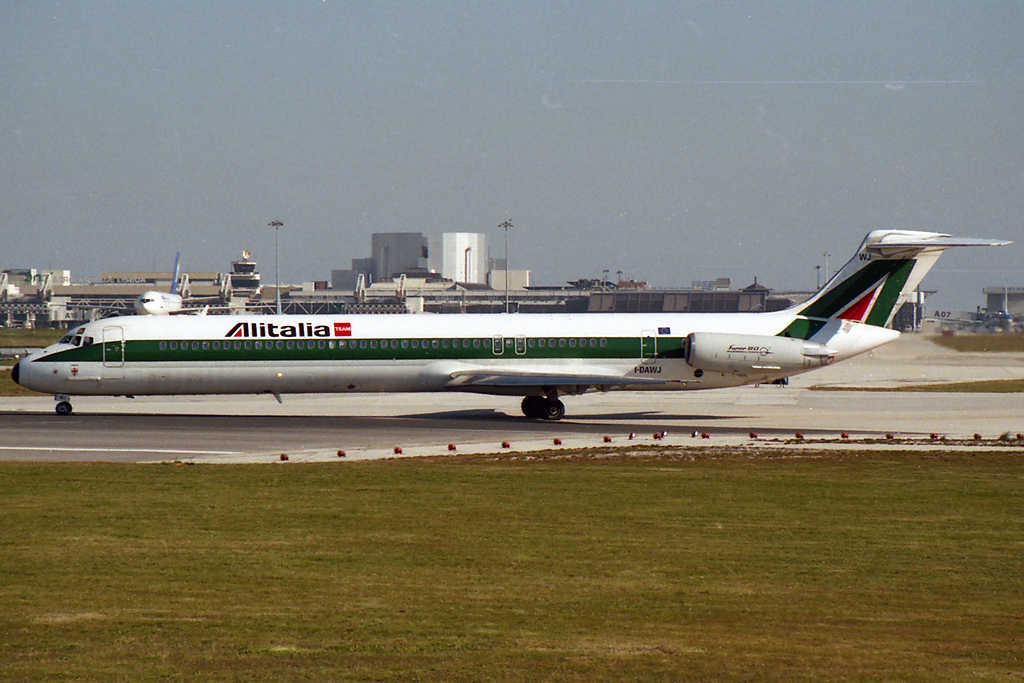 I-DAWJ · McDonnell Douglas MD-82 · (LIS / LPPT)