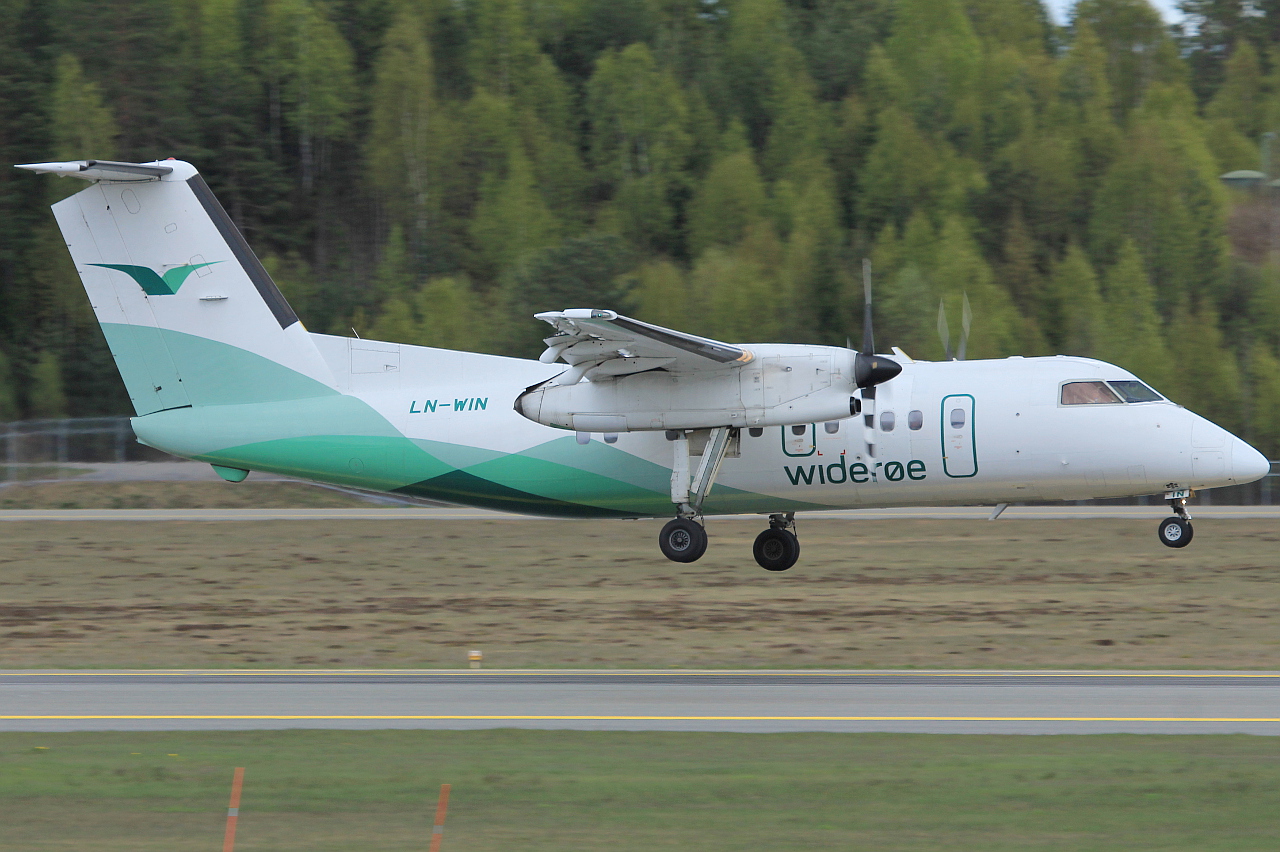 LN-WIN · De Havilland Canada DHC-8-103 Dash 8 · (OSL / ENGM)