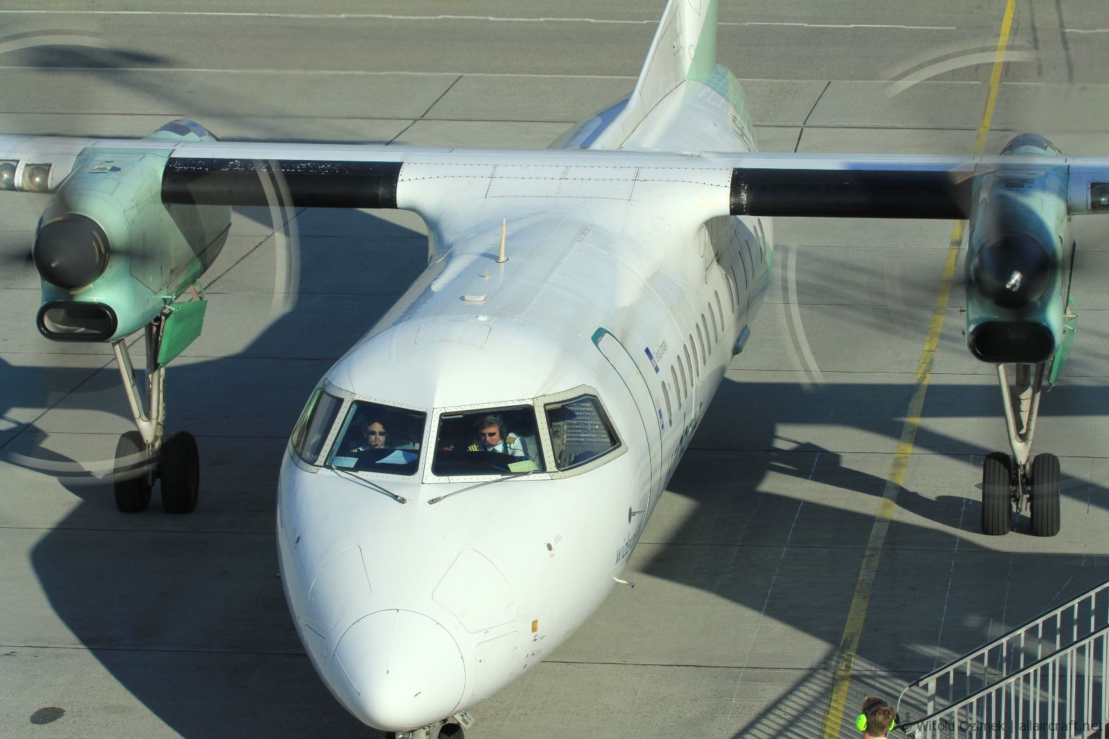 LN-WFP (495) 1998 Bombardier Dash 8-Q311