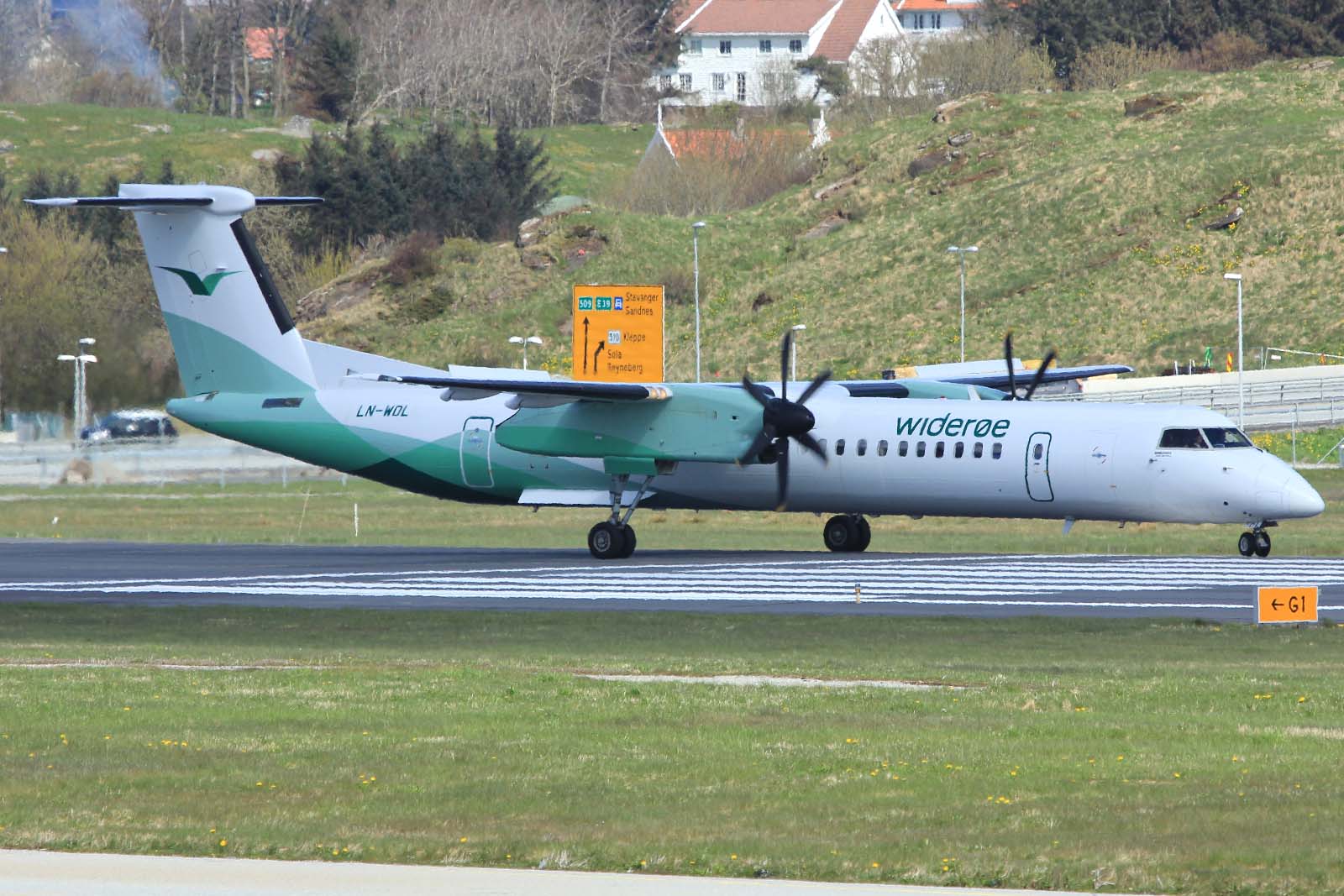 LN-WDL · Bombardier Dash 8-Q402 · (SVG / ENZV)