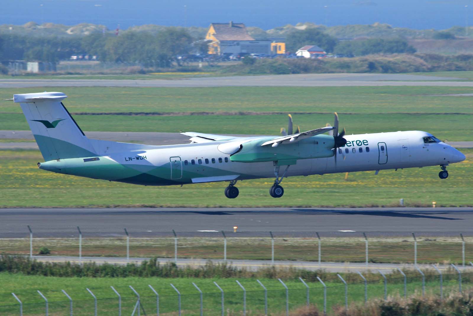 LN-WDH · Bombardier Dash 8-Q402 · (SVG / ENZV)