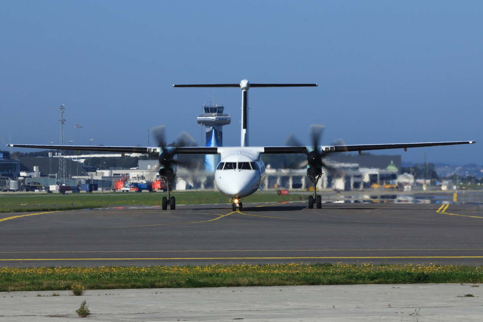 LN-WDH · Bombardier Dash 8-Q402 · (SVG / ENZV)