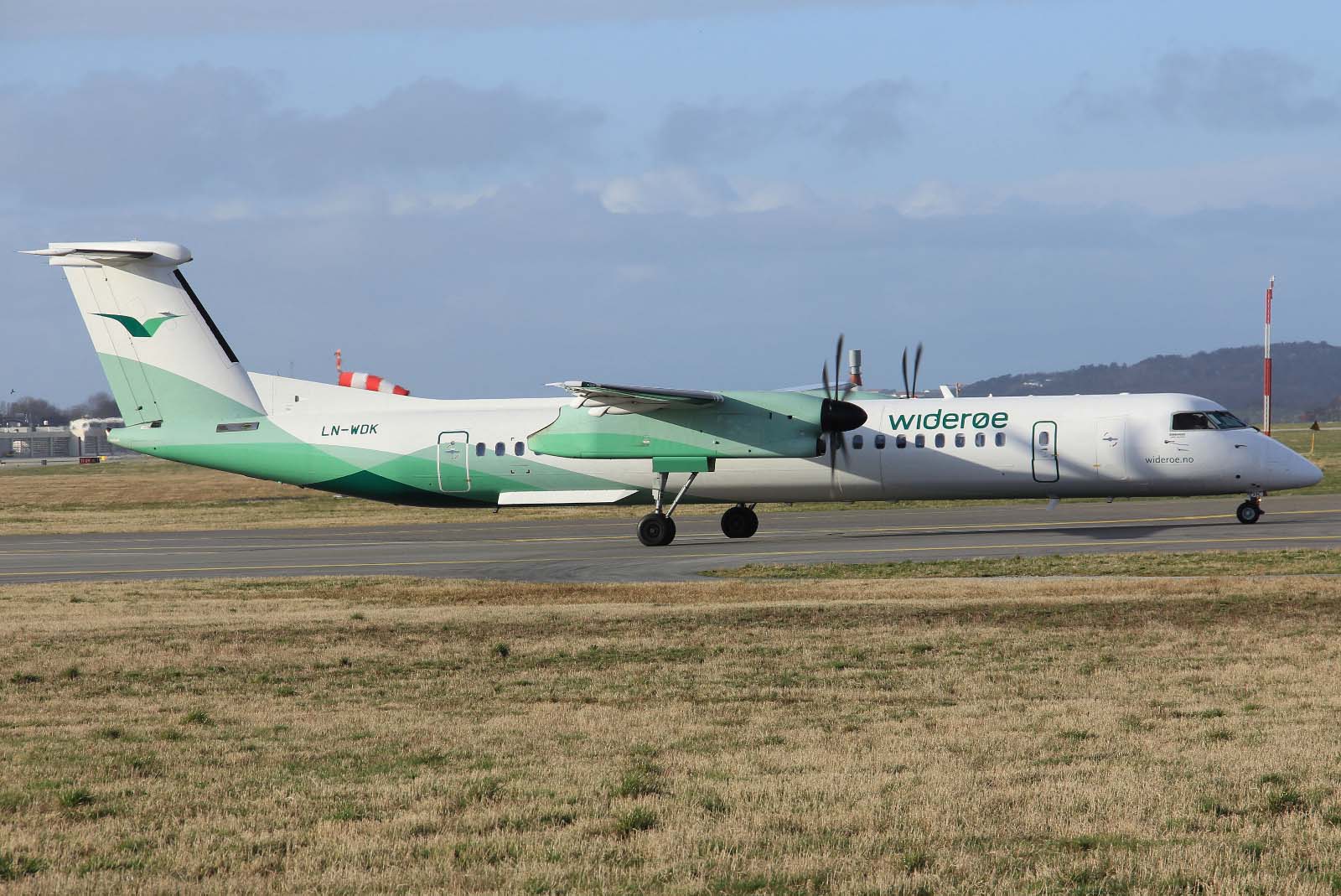 LN-WDK (4337) 2010 Bombardier Dash 8-Q402